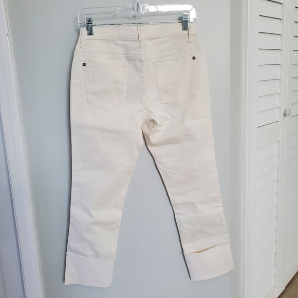 NWOT VENUS off-white Capri Jeans - Picture 5 of 5
